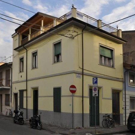 Altido Apt For 8 With Huge Terrace In Old Town Of В'яреджо Екстер'єр фото