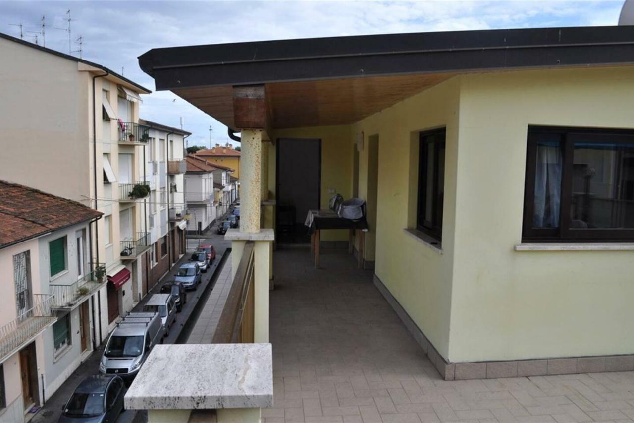 Altido Apt For 8 With Huge Terrace In Old Town Of В'яреджо Екстер'єр фото